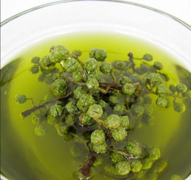 The production process of pepper oil
