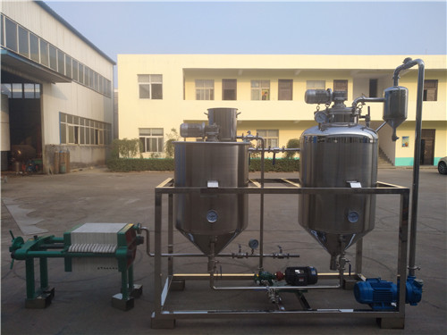 Two tanks of edible oil refining equipment