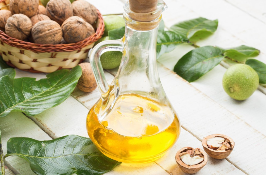 Hydraulic walnut oil press